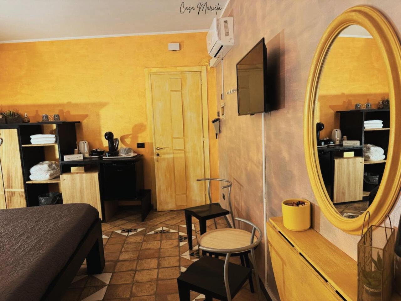 Marieta Rooms Sarzana Eksteriør bilde