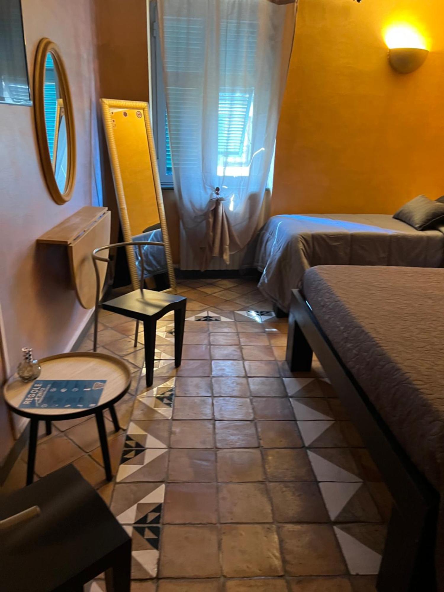 Marieta Rooms Sarzana Eksteriør bilde